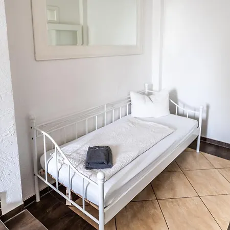 Appartement Backstein Mit Zentraler Lage Im Gruenen Kostenfreien Parkplaetzen Und 8 E - Ladestationen