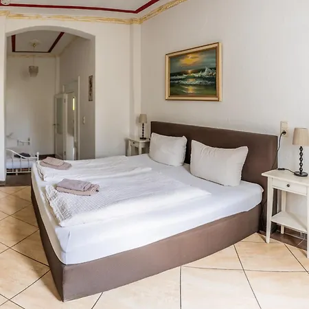 Appartement Backstein Mit Zentraler Lage Im Gruenen Kostenfreien Parkplaetzen Und 8 E - Ladestationen *