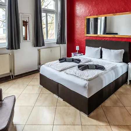 Backstein Mit Kostenfreien Parkplaetzen Und 8 E - Ladestationen * 什未林