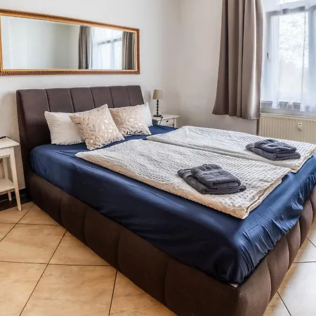 公寓 Backstein Mit Kostenfreien Parkplaetzen Und 8 E - Ladestationen 什未林