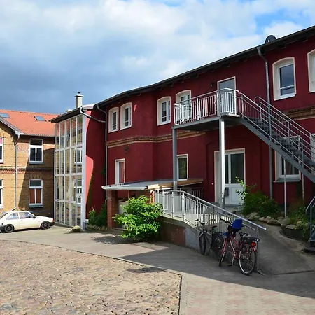 Appartement Backstein Mit Zentraler Lage Im Gruenen Kostenfreien Parkplaetzen Und 8 E - Ladestationen Schwerin (Mecklenburg-Vorpommern)